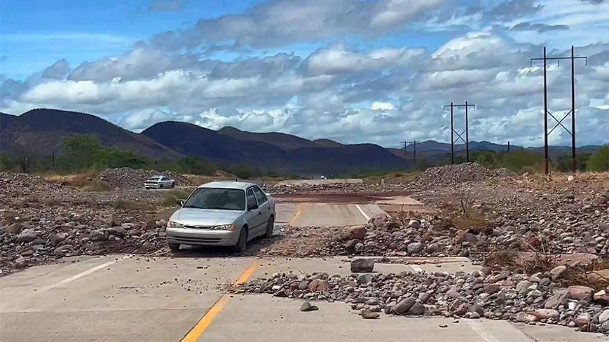 Arreglan carreteras tras hilary en BCS